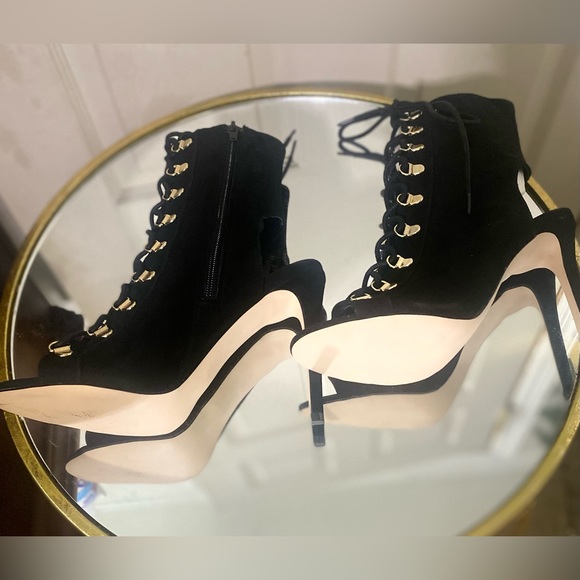 🖤💛NEVER WORN Steve Madden| Lace Up | Gold Hardware | Size: 9 | 4.75 in. - Picture 5 of 11